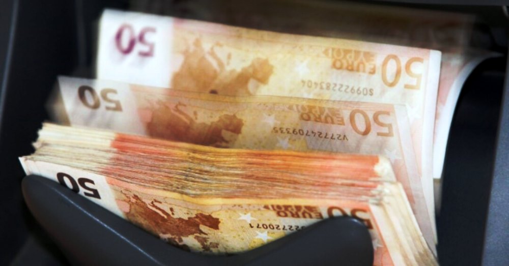 Rriten te ardhurat buxhetore, Shkak mbicmimi i dollarit dhe cmimet e larta
